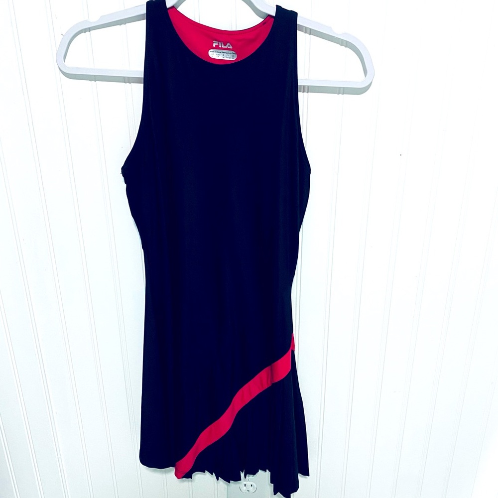 🍒 $5 when bundled Fila black & pink tennis dress size small